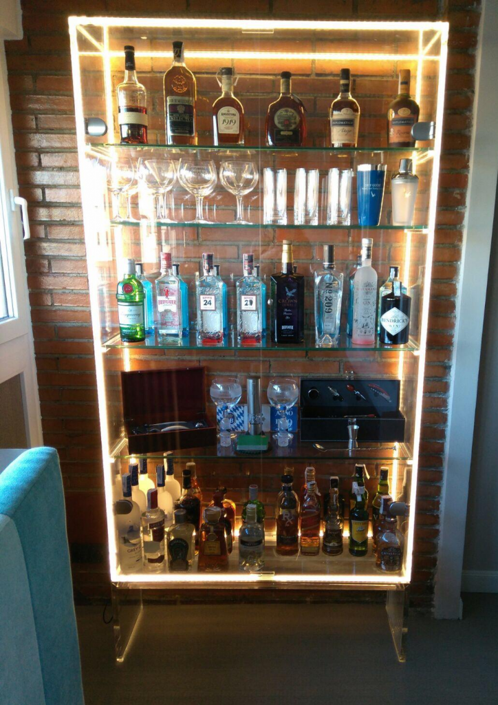 Armario vitrina de licores con luces led