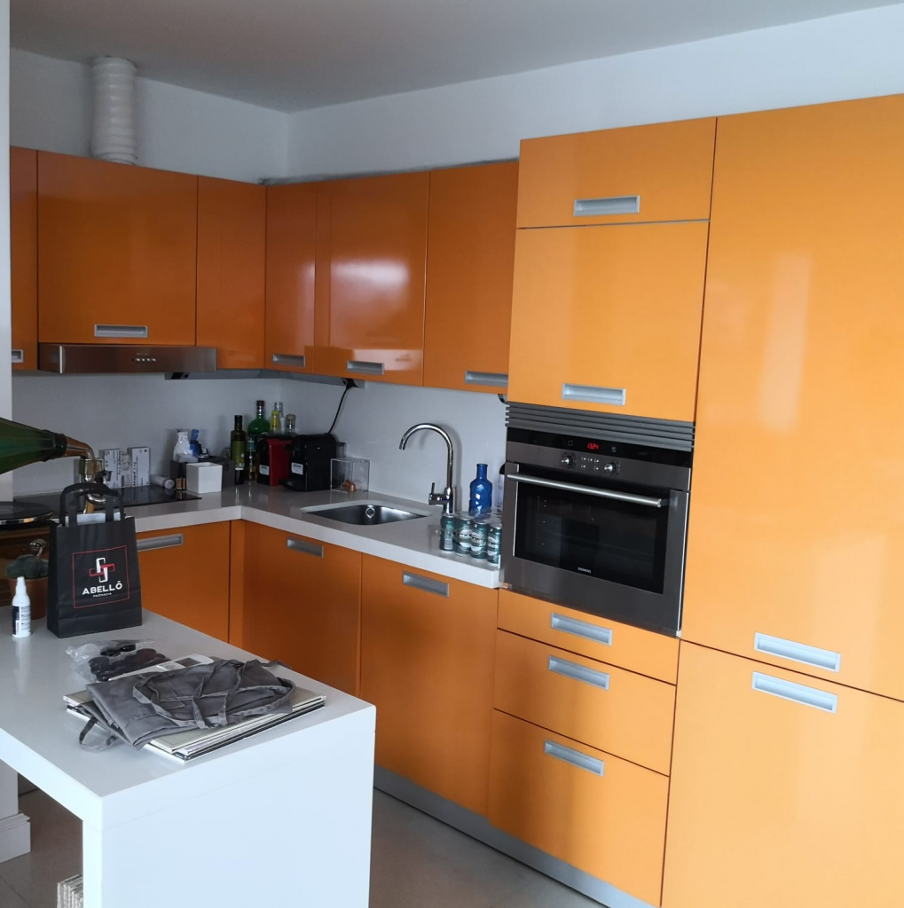 cocina clásica sin aprovechamiento de espacio, troqueldester barrio prosperidad en Madrid